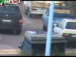 فري برس   حماة طريق حلب أول ايام عيد الاضحى الشبيحة ينتطرون المصلين 6 11 2011