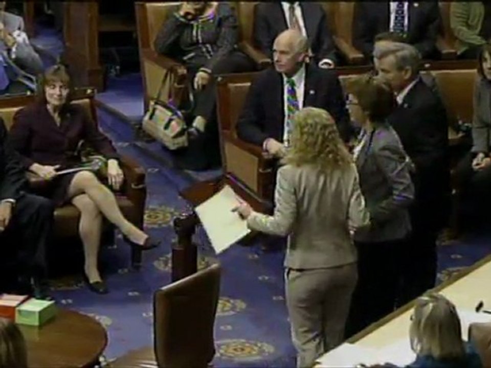 Emotiva despedida a congresista Giffords