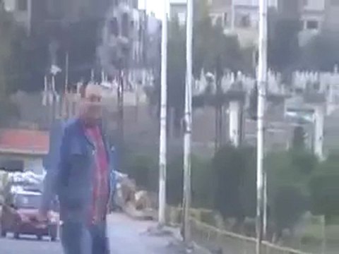 فري برس حمص باب تدمر تطبيق المبادرة العزبية بتغير لون الدبابات 10 11 2011