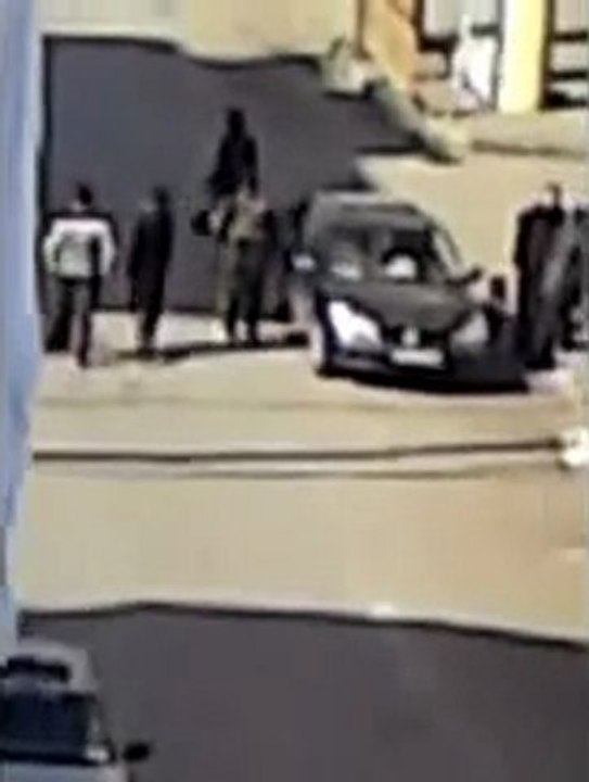 فري برس   حماة انتشار عناصر الجيش والشبيحة في شارع 15 اذار خلال جمعة تجميد العضوية 11 11 2011