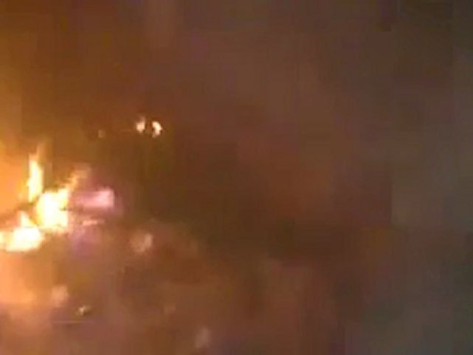 فري برس   حمص كرم الزيتون حرق البيوت من قبل شبيحة النظام 10 11 2011