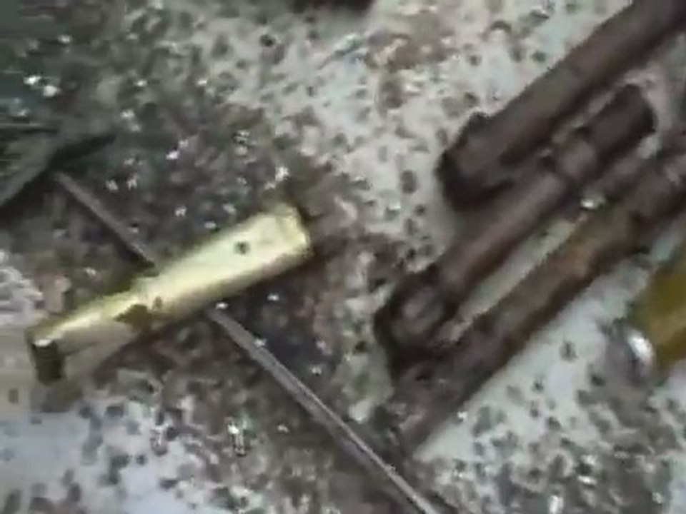 فري برس   باباعمرو السيارات المتحرقة جراء القصف 16 11 2011