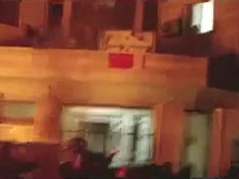 فري برس ريف دمشق يبرود اطلاق رصاص على المتظاهرين من قبل عصابات الاسد 17 11 2011