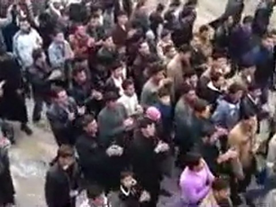 فري برس   ادلب جرجناز جمعة طرد السفراء 18 11 2011 ج3