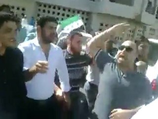 فري برس   الامارات  دبي  مظاهرة خلف القنصلية السورية في دبي 18 11 2011 ج3