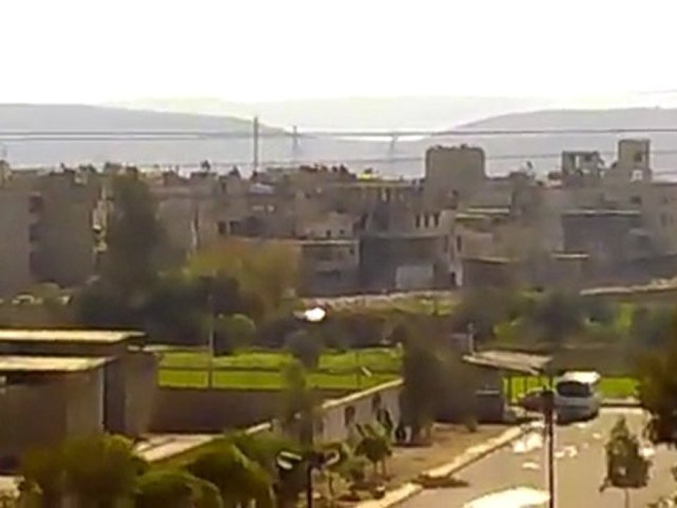 فري برس   دمشق الحجر الأسود حصار الحي ونصب الحواجز في جمعة طرد السفراء 18 11 2011