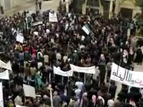فري برس ادلب جرجناز جمعة طرد السفراء وبدنا طرد السفراء هكذا ردد أهالي جرجناز 18 11 2011