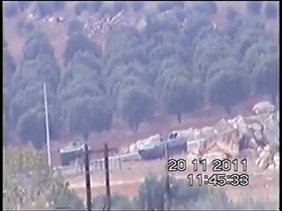 فري برس   ادلب ريف معرة النعمان الشرقي اقتحام الدبابات للريف الشرقي لمعرة النعمان وضرب القذائف على المنازل 20 11 2011 ج3