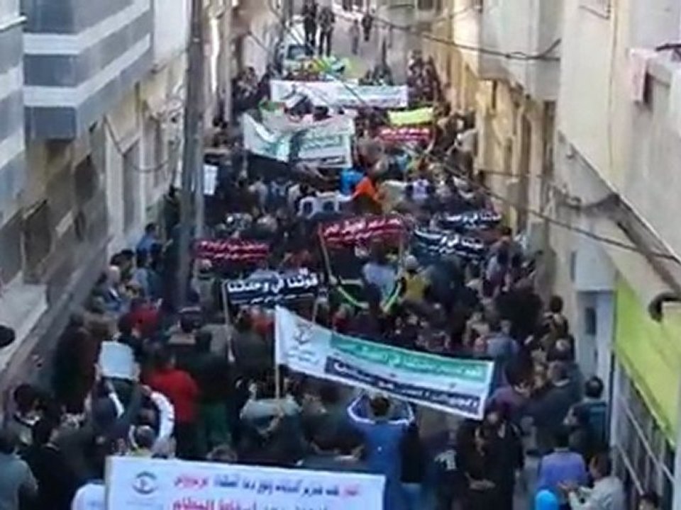 فري برس   حمص باب الدريب حي الصليبة جمعة الجيش الحر يحميني 25 11 2011