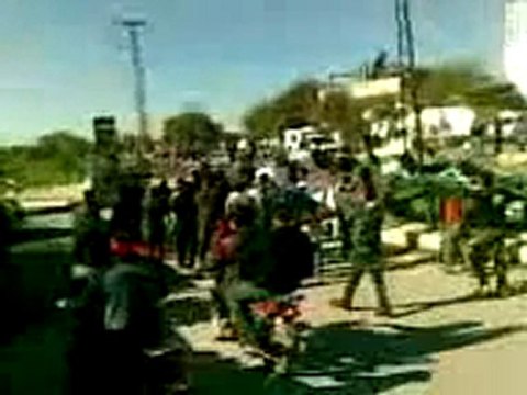 فري برس الحفة بابنا والجنكيل جمعة الجيش الحر يحميني 25 11 2011 ج1