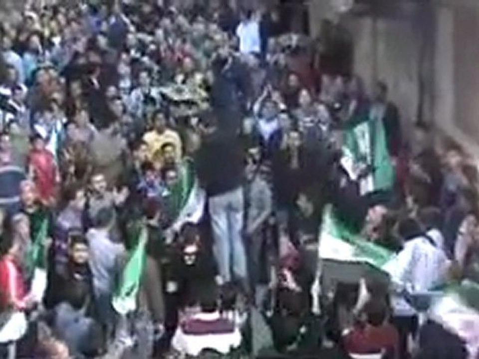 فري برس   حمص باب السباع الشعب يؤيد رسالة العرعور ومارح نركع الا لله 25 11 2011