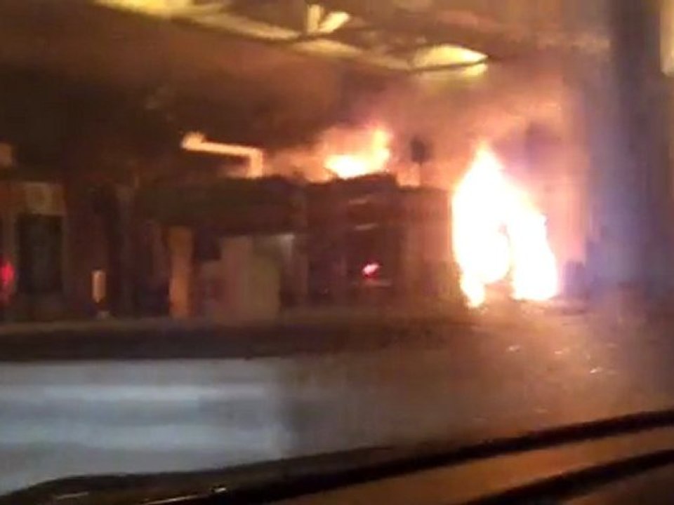 Ambulance en feu A50 Péage de Bandol vers Marseille 19h (20120130_184007)