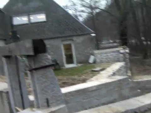 l'architecte explique la rénovation du moulin