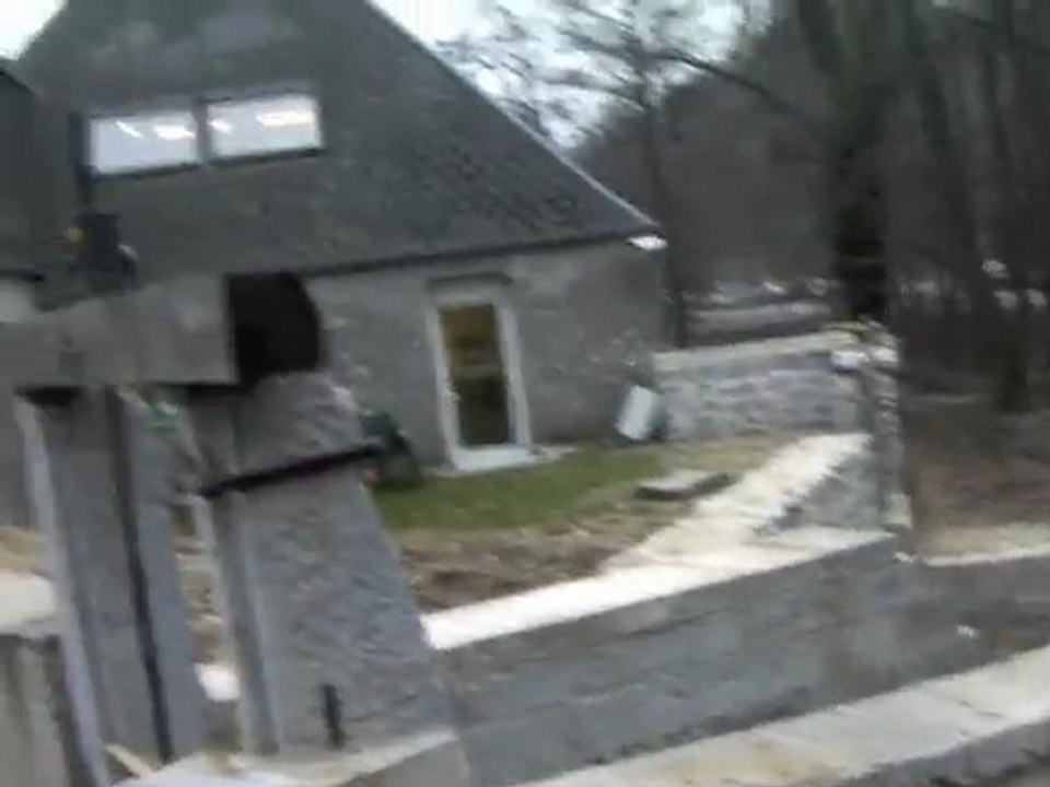 l'architecte explique la rénovation du moulin