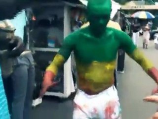 Spécial Orange Reporter : أحمد و أنيس في رحلة البحث عن قميص المنتخب في لبروفيل