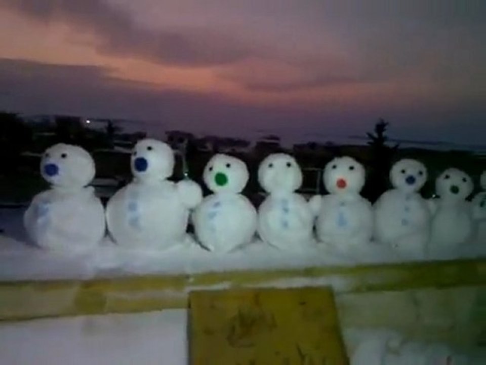 فري برس   مدينة مارع   ريف حلب  مظاهرة ثلجية لاطفال مدينة مارع 25 1 2012 ج1