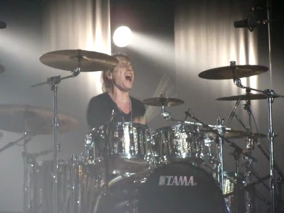 Jean Louis Aubert - Voila c'est fini (solo batterie) - Zénith Lille 02 Décembre 2011