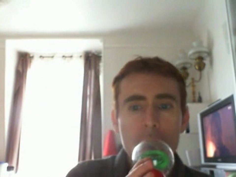 Wiwi égratigne "sa guitare et puis la mer" des Compagnons De La Chanson