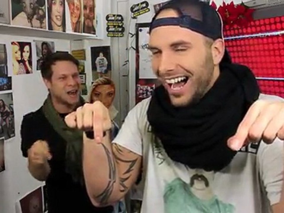 NICKI MINAJ – STUPID HOE