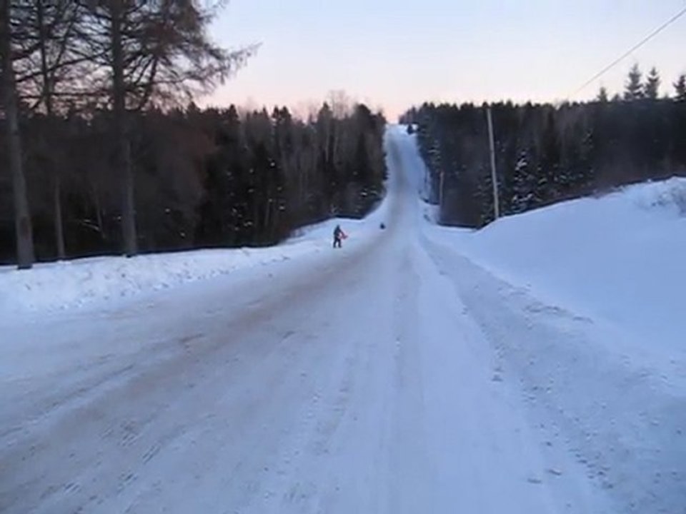 2012-01-21 MVI_2318 Kevin en traineau