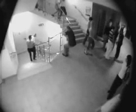 Chute dans les escaliers d'un night club