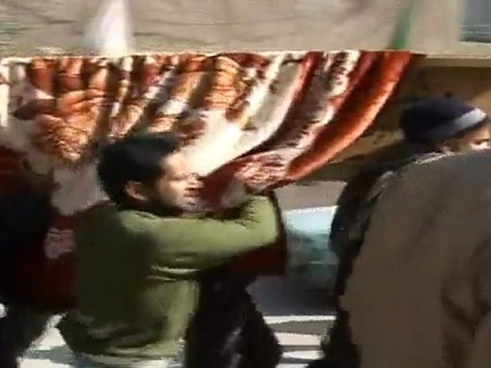 Suicide bomber kills 31 in Baghdad