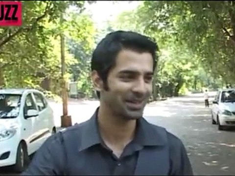 Arnav KISSES Khushi in 'Iss Pyaar Ko Kya Naam Doon' 27th January 2012