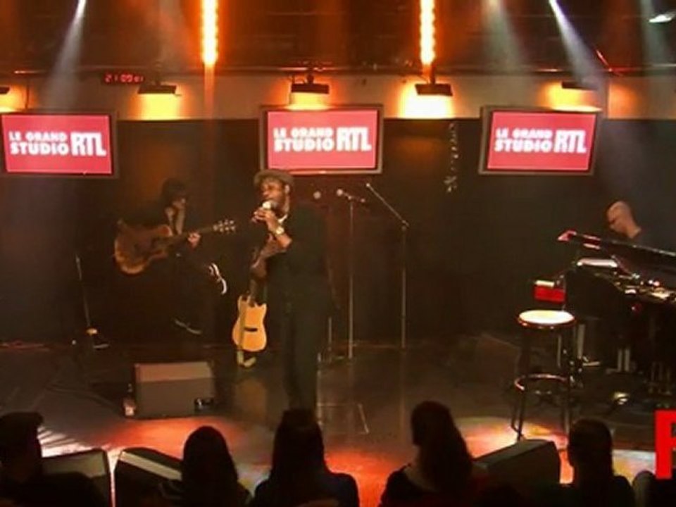 Corneille - Parce qu'on vient de loin en live dans le Grand Studio RTL