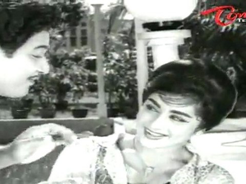 Nenante Nene Movie | Oke Oka Gulaabikai Song | Krishna | Kanchana