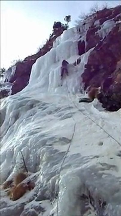 Niels dans Passe Partout, Cascasde à  Cogne