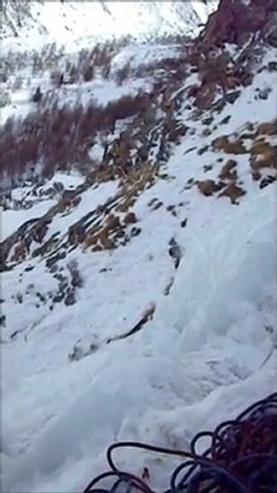 Niels dans Chandelle Levure, Cascasde à  Cogne