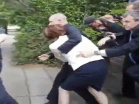 Australie : La première ministre évacuée d'urgence