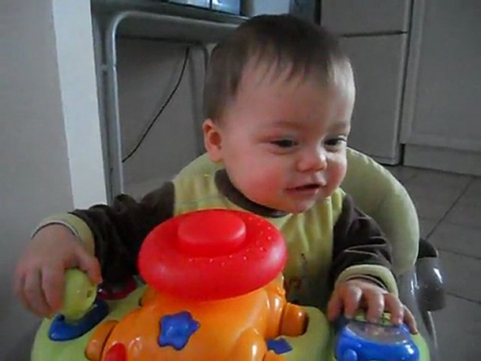 Dit : "PAPA"
