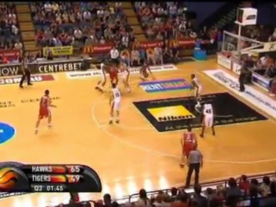 NBL : Wollongong Hawks/Melbourne Tigers : 90-68