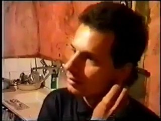 Irmão bastardo de Fábio Assunção, ensina como fazer uma boa caipirinha.