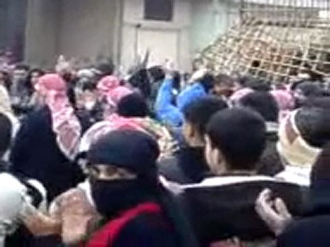 فري برس مظاهرة حماه حي كازو جمعة حق الدفاع عن النفس 27 01 2012 ج2