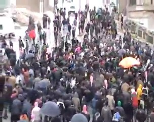 فري برس   كفرروما  ادلب  لحظة التقاء اهالي البلدة في ساحة الشهداء  28 1 2012