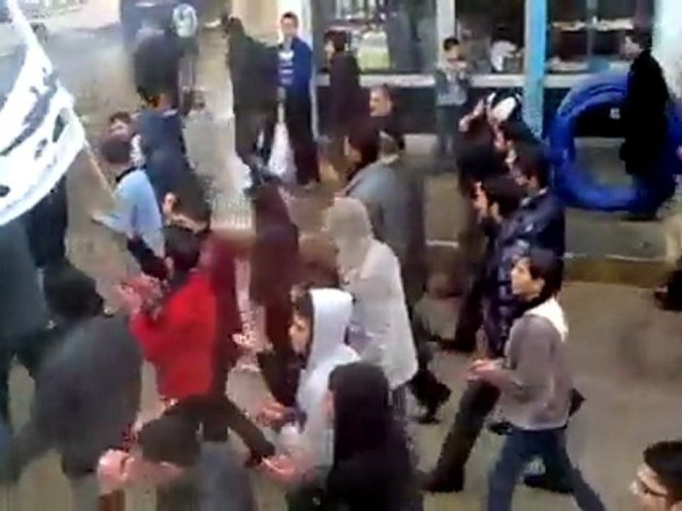 فري برس   أحرار الدرباسية في جمعة حق الدفاع عن النفس رغم تساقط الامطار الغزيرة 27 1 2012