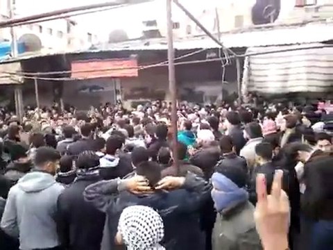 فري برس ريف دمشق دوما مظاهرة جمعة حق الدفاع عن النفس تحت القصف 27 1 2012