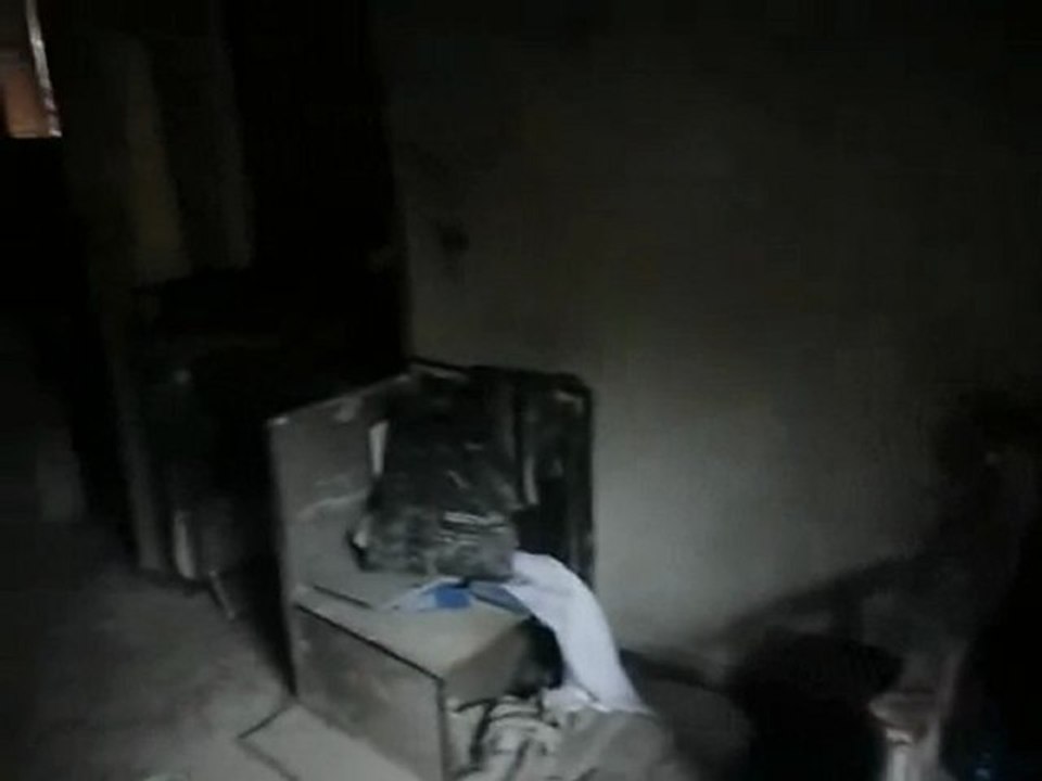 فري برس   ريف دمشق  سقبا  ماتبقى من منزل الشهيد مازن ابو الذهب 27 1 2012