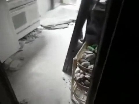 فري برس ريف دمشق سقبا اثار الحرق لمنزل الشهيد مازن ابو الذهب 27 1 2012
