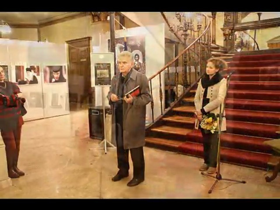 Expozitia Precum in cer asa si pe pamant de Cristina Nichitus Roncea - Palatul Sutu 2012