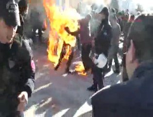 Adana'da pazarcı esnafı kendini yaktı