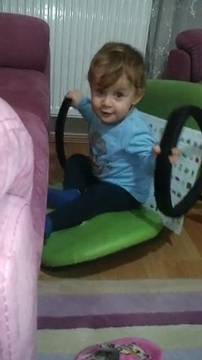 Eymen Şarkı Söylüyor