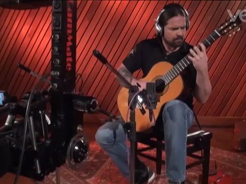Andreas Kisser interpreta 'Ojos Brujos'