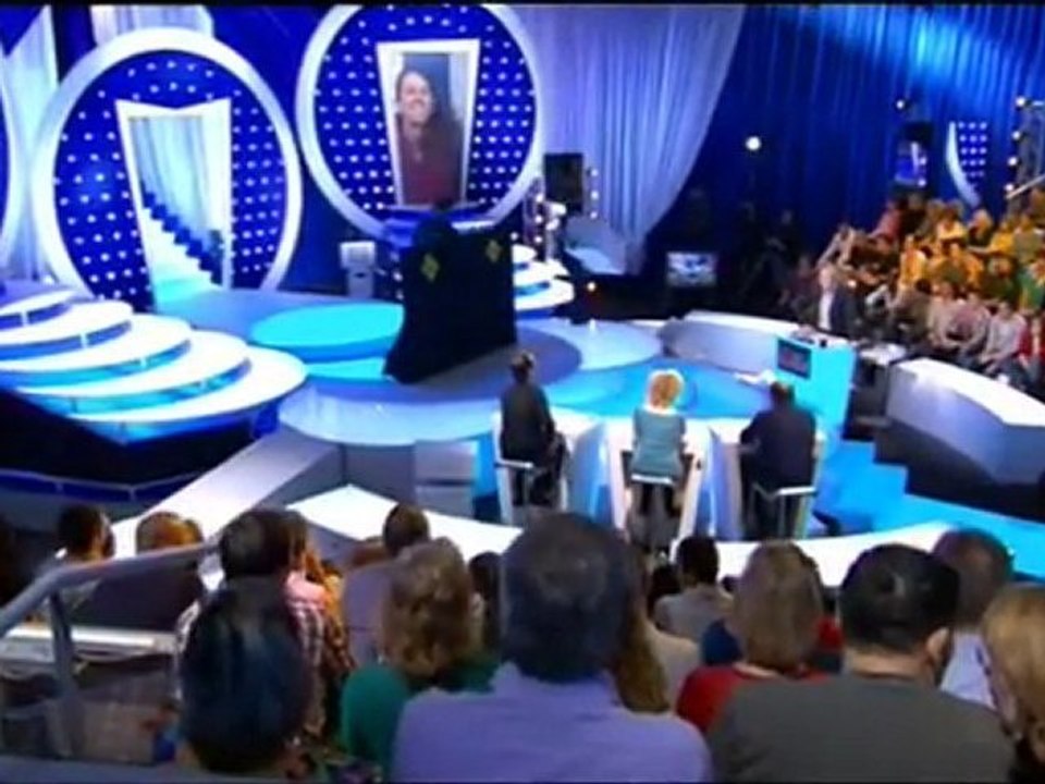 Nicole Ferroni - l'élastique craque, elle tombe...