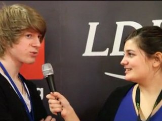 Dayshi au micro de Miicky à la Spirit Lan