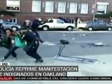 Policía reprime manifestación de indignados en Oakland