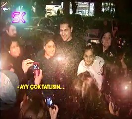 ÇAĞATAY ULUSOY, YEMEK ÇIKIŞINDA HAYRANLARININ HÜCUMUNA UĞRADI