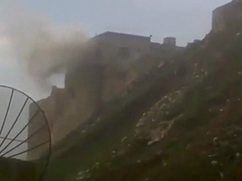 فري برس قصف مدفعي على قلعة المضيق الأثرية 29 1 2012 ج1